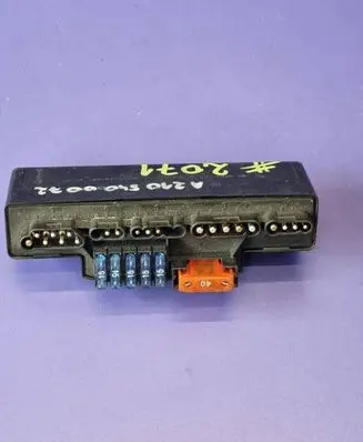 Mercedes-Benz SLK R170 Fuse module A2105400072