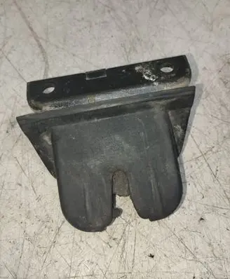 Volkswagen PASSAT B5 Loading door lock 