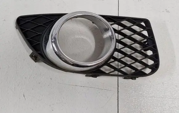 Infiniti M30 Front fog light trim/grill 622561MS4A