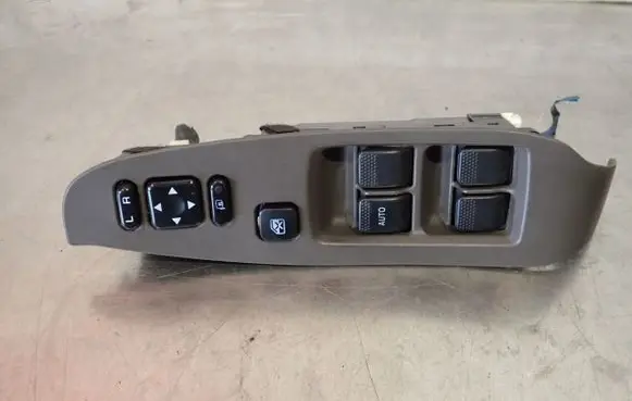 Subaru Legacy Central console control unit 83071AE020