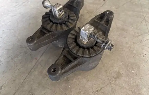 Maserati Ghibli Engine mount bracket 06700036280