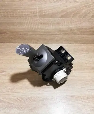 Toyota Prius (XW20) Gear shifter/selector 8945117050