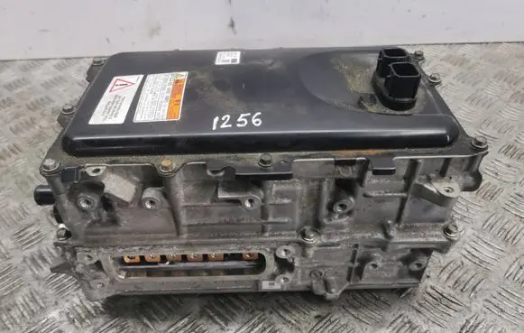 Voltage converter inverter
