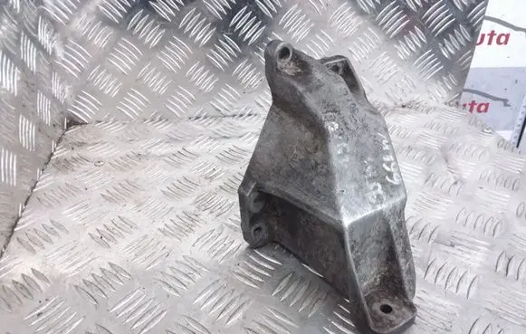 Audi A4 S4 B5 8D Engine mounting bracket 8D0199307L