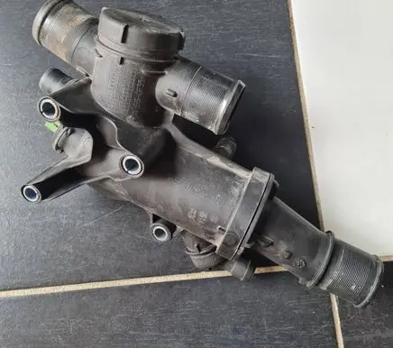 Thermostat/thermostat housing