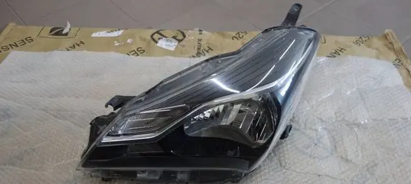 Toyota Yaris XP210 Headlight/headlamp 0D201HB2 0D196H4 GD195