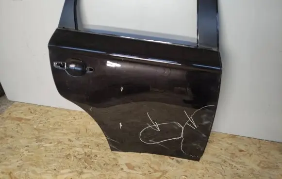Mitsubishi Outlander Rear door