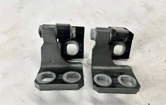 Maserati Ghibli Front door hinge set 675000162 675000161