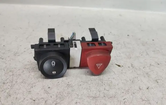 Renault Megane II Hazard light switch