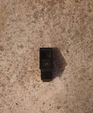 Volkswagen Jetta VI Tailgate opening switch 1Y1959527A