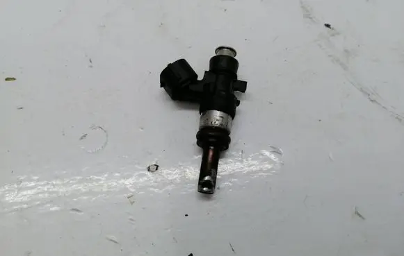 Skoda Octavia Mk3 (5E) Fuel injector 06L906031A