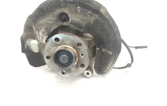 Front wheel hub spindle knuckle