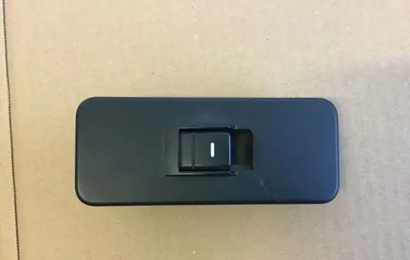 Land Rover Discovery 3 - LR3 Electric window control switch YUD501070PVJ