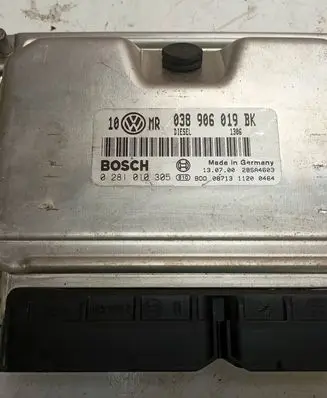 Volkswagen PASSAT B5 Engine control unit/module ECU
