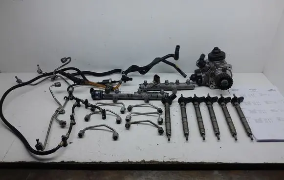 Volkswagen Phaeton Fuel injection system set 059130755AB 0445010611 059130277AN
