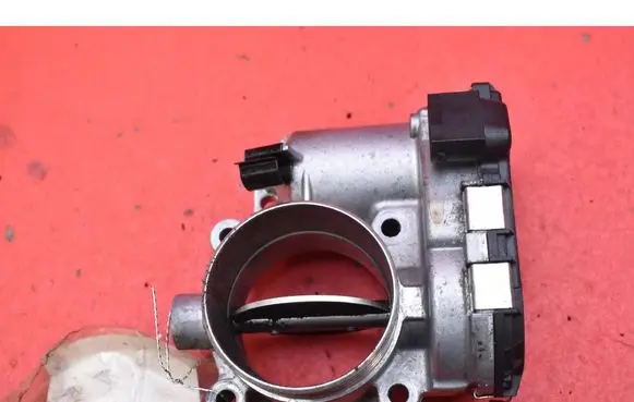 Volvo S60 Throttle body valve 8692720