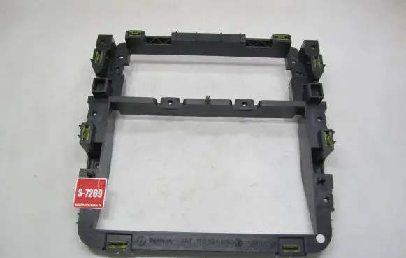 Volkswagen Touran I Radio/GPS head unit trim 1T0858005A