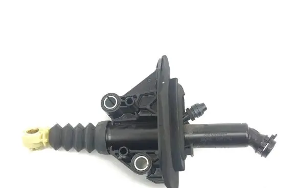Nissan Qashqai J12 Clutch master cylinder 306106UB0A 1G29A