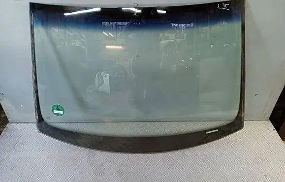 Seat Leon (1P) Front windscreen/windshield window 