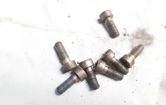 Volvo V50 Nuts/bolts 