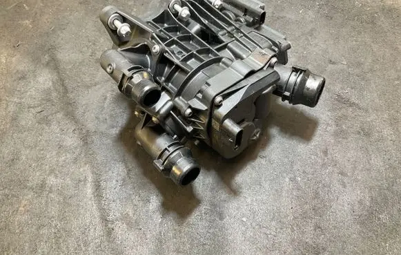 Thermostat/thermostat housing