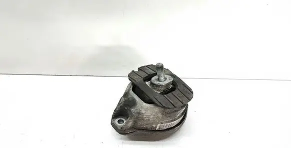 BMW 5 E60 E61 Engine mount bracket 6774620