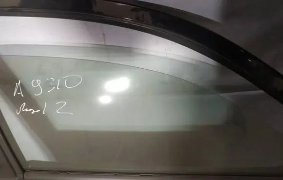 Mazda 2 Front door window glass four-door as2