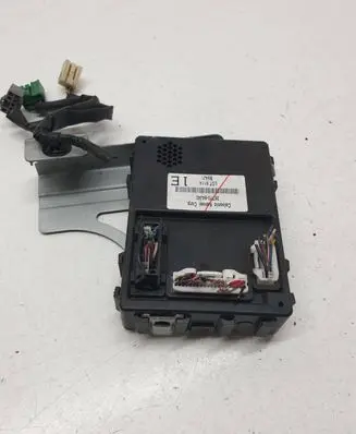 Suzuki Grand Vitara II Central body control module 3677064J40 B64J1 L0T6114