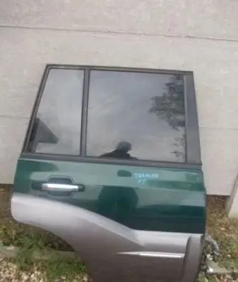 Hyundai Terracan Front door