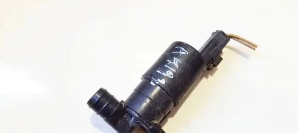 Volkswagen Golf III Windscreen/windshield washer pump wp0574st09