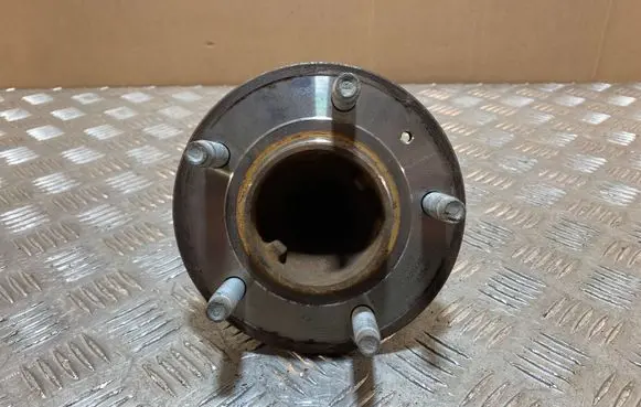 Opel Zafira C Rear wheel hub