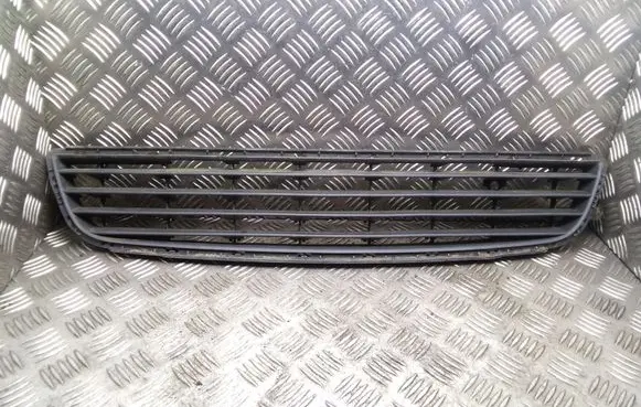 Opel Zafira B Front bumper lower grill 13124978