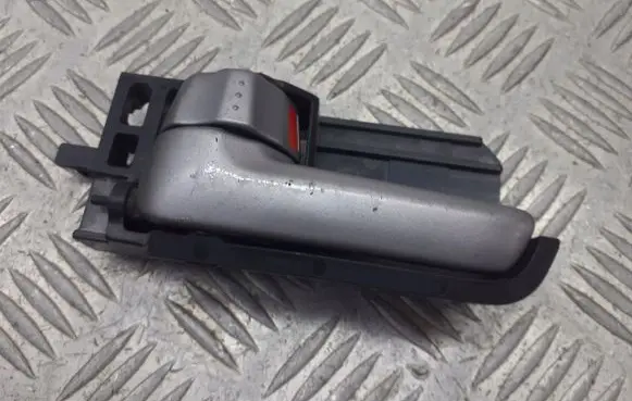 Suzuki Swift I Front door interior handle