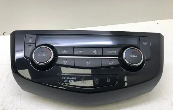 Nissan X-Trail T32 Climate control unit 275004EA0A