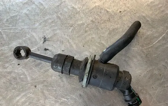 Renault Master III Clutch master cylinder 8200673234 8200673234B