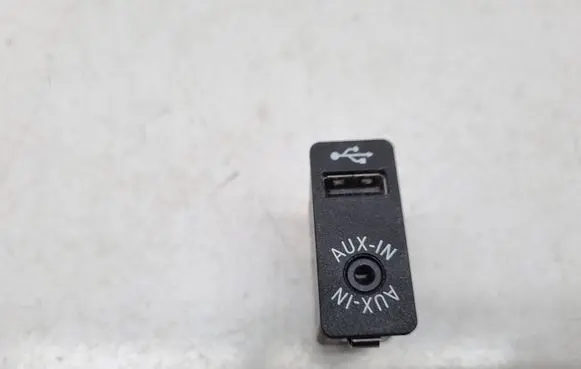 BMW 5 F10 F11 USB socket connector 9237654 84109237654