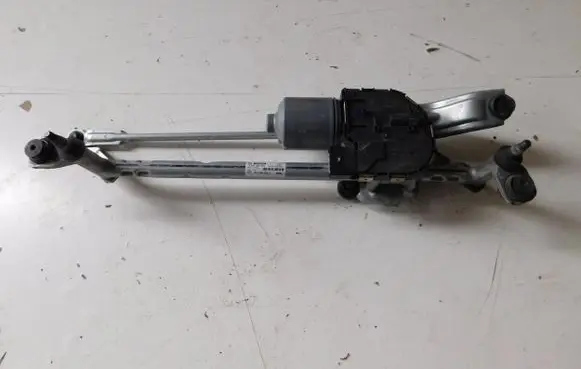 Volkswagen Golf VII Wiper motor
