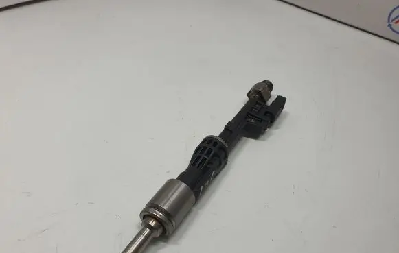 BMW 5 F10 F11 Fuel injector 7568607 13537568607 0261500063