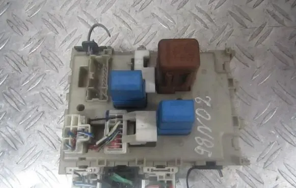 Nissan Almera Tino Fuse box set 243504u100 24350-4u100