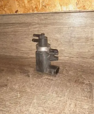 Audi A3 S3 8P Turbo solenoid valve 1J0905627