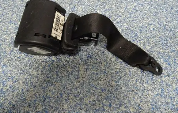 Rear seatbelt