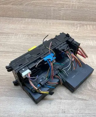 Mercedes-Benz E W210 Fuse module 0225455332