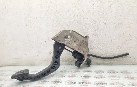 Volkswagen Polo IV 9N3 Clutch pedal 6Q1721059AH