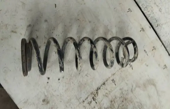 Volkswagen Touran III Rear coil spring 3q0511115