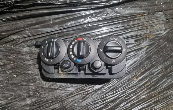 Mercedes-Benz A W168 Climate control unit 1688301285
