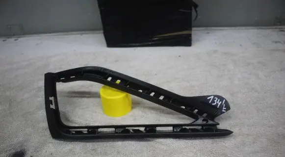Volkswagen Golf Sportsvan Front fog light trim/grill
