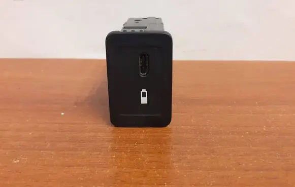 Mercedes-Benz Sprinter W907 W910 USB socket connector A2478200401 0012581 HW1744