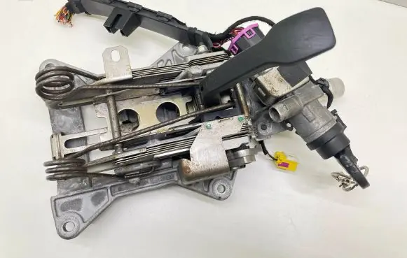Audi A4 S4 B7 8E 8H Steering wheel axle ZG501959