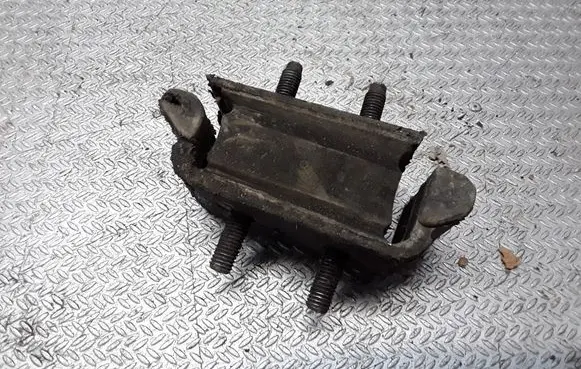 Iveco Daily 35 - 40.10 Engine mount bracket