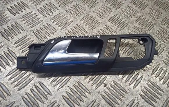 Volkswagen Polo IV 9N3 Front door interior handle 6Q1837247E
